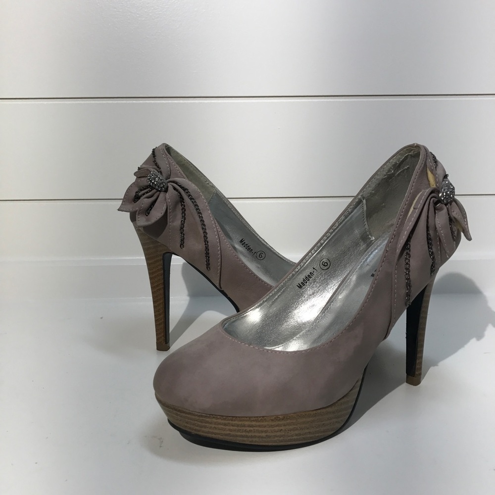 Light purple heels size 6